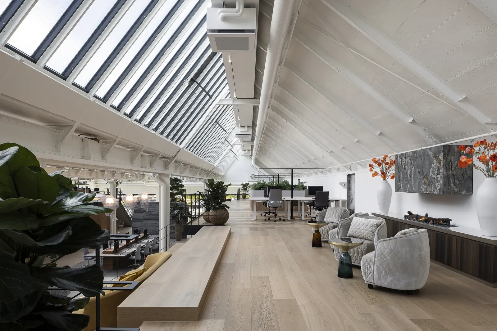 Oorspronkelijk gebouwd voor de Verseidag zijde fabriek, markeert het complex het einde van zijn werk in Duitsland. Oorspronkelijk gebouwd voor de Verseidag zijde fabriek, markeert het complex het einde van zijn werk in Duitsland.